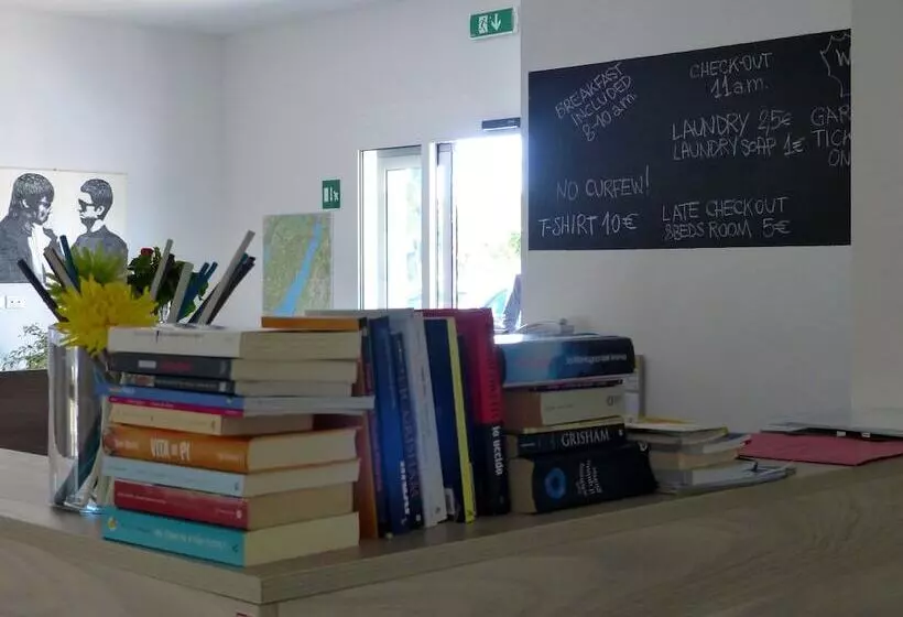 Meet Gardalake Hostel