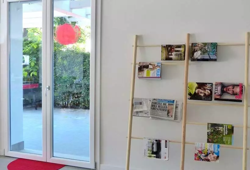 Meet Gardalake Hostel