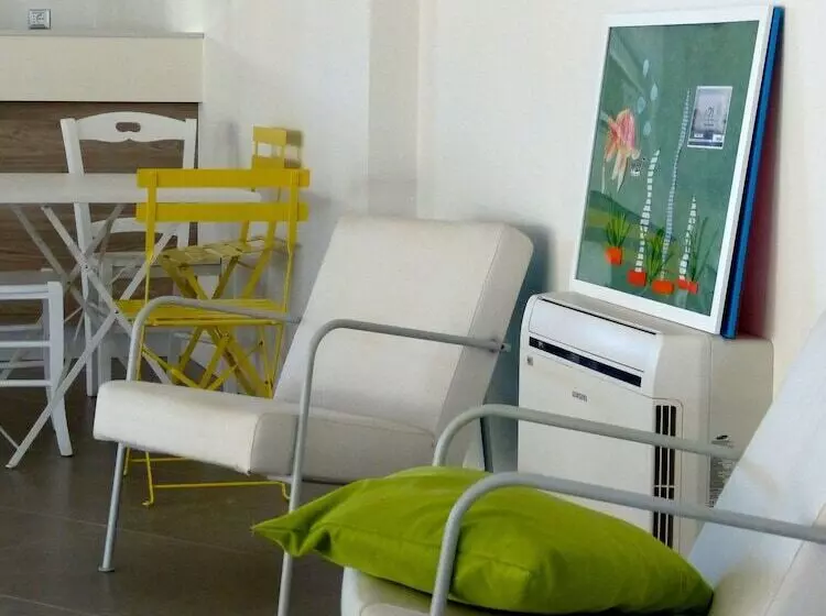 Meet Gardalake Hostel