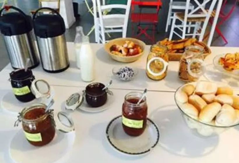 Meet Gardalake Hostel