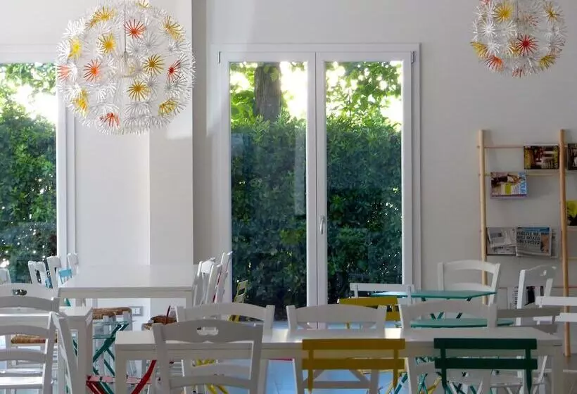 Meet Gardalake Hostel