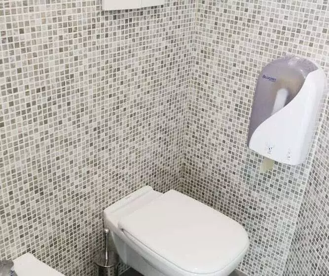 Meet Gardalake Hostel