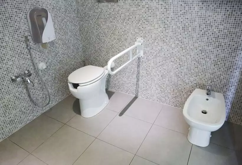 Meet Gardalake Hostel