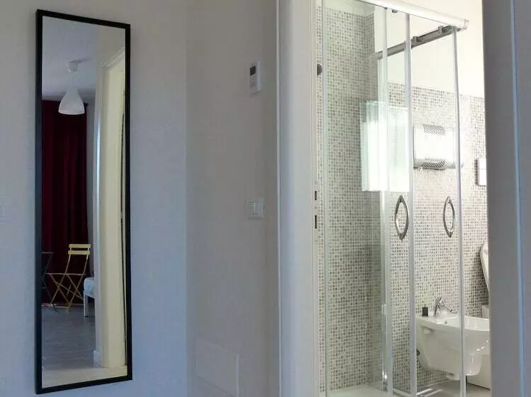 Meet Gardalake Hostel