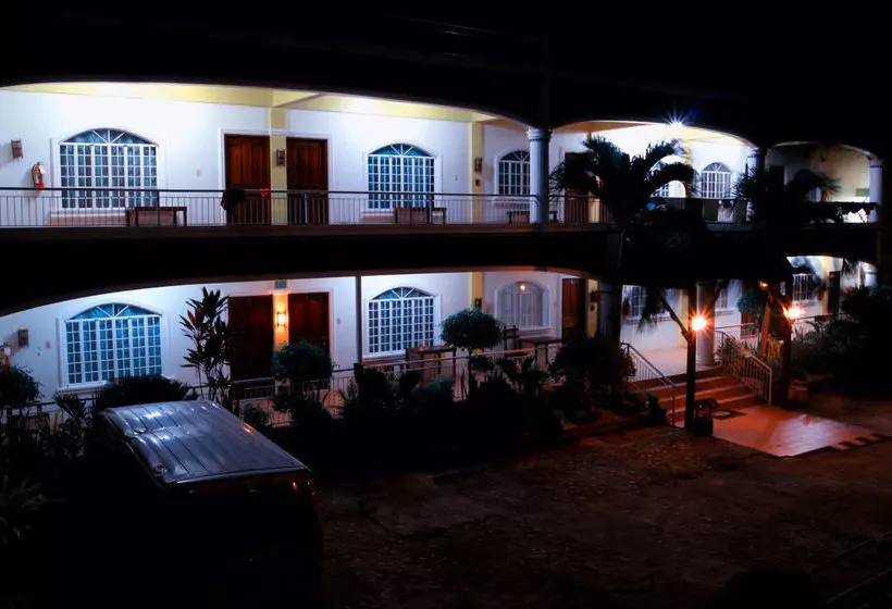 اقامتگاه Althea's Place Palawan
