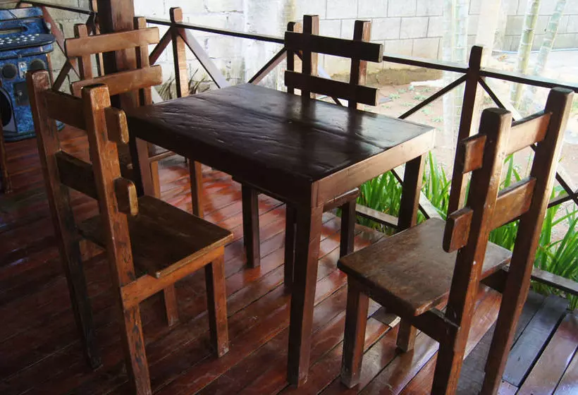 اقامتگاه Althea's Place Palawan
