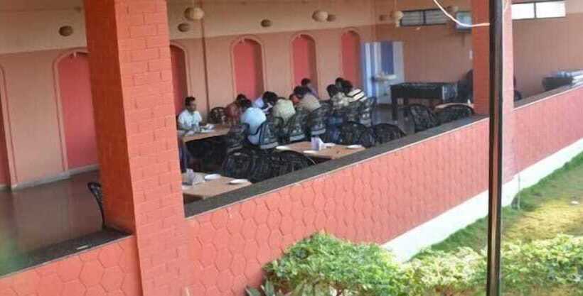 호텔 Zip Raashi Farm