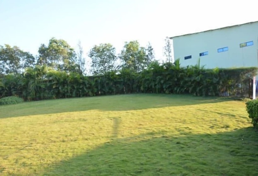 호텔 Zip Raashi Farm