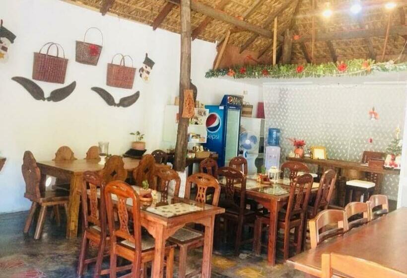 Hotelli Reddoorz Hostel At Deomar Hometel & Farm Cafe Vigan Ilocos