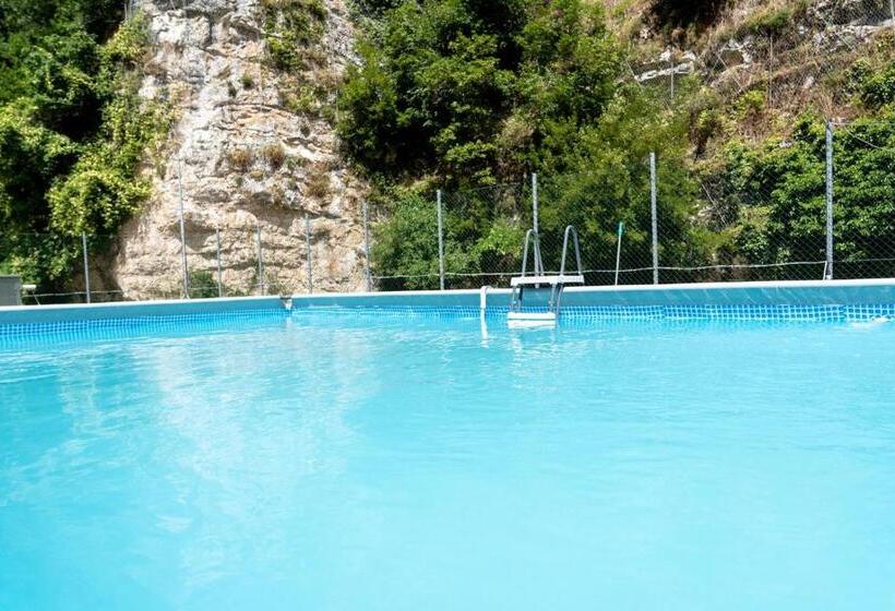 ホテル Roccaporena & Margherita