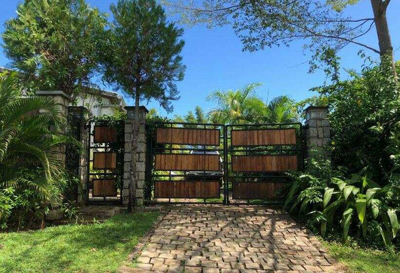 Majatalo Les Hibiscus Nosy Be