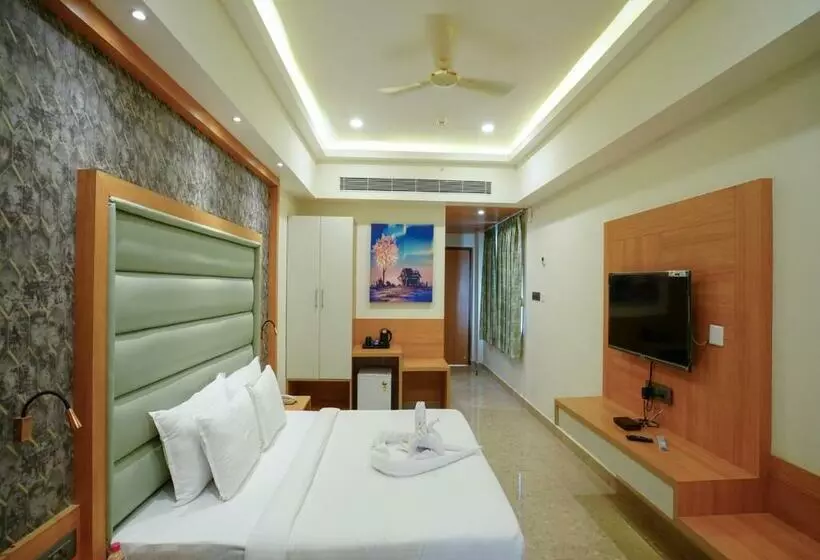 Hotelli Kovvuru Grand