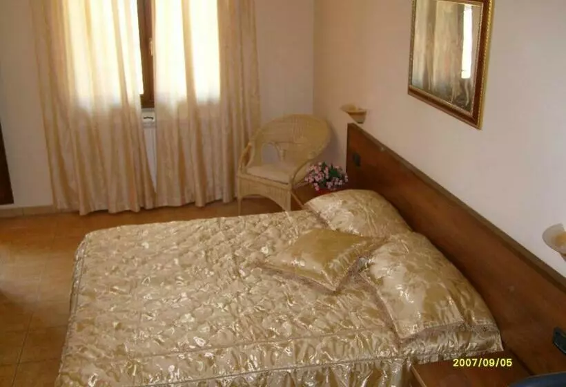 Hotelli Ristorante Degli Amici