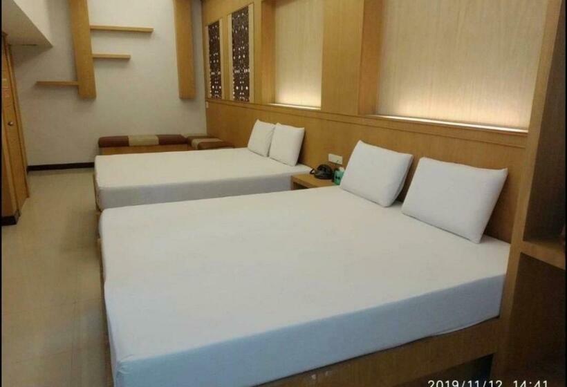 Motel Hiend Sriracha Resort &