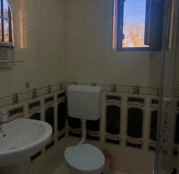 פנסיון Florena House