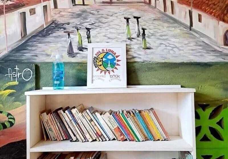 پانسیون Hostal Sol Y Luna Hostel