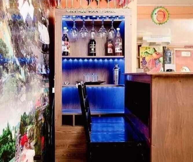 پانسیون Hostal Sol Y Luna Hostel