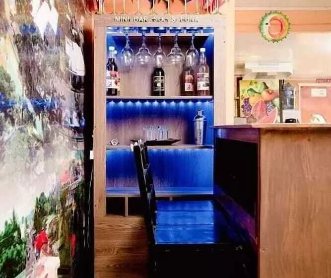 پانسیون Hostal Sol Y Luna   Hostel