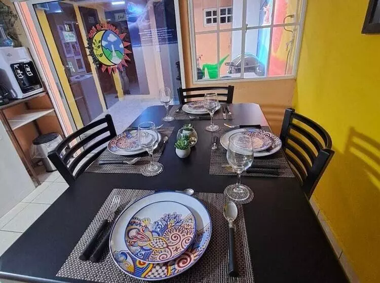 پانسیون Hostal Sol Y Luna   Hostel