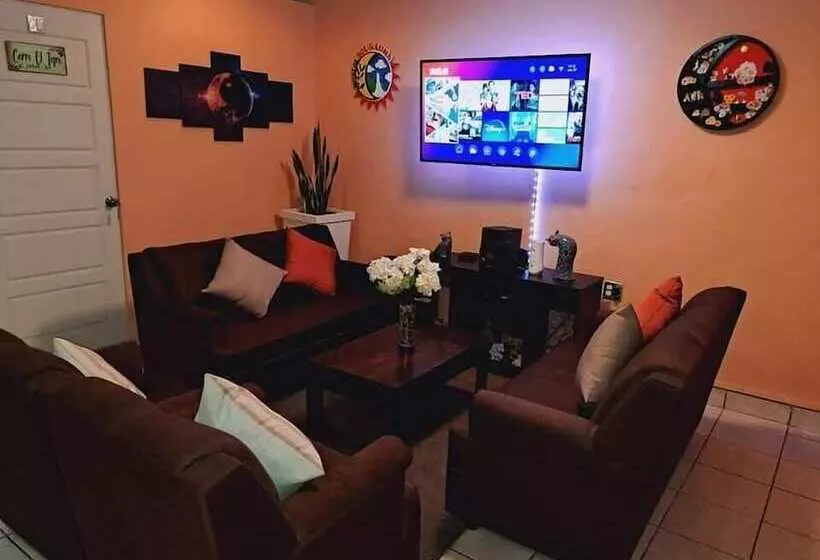 پانسیون Hostal Sol Y Luna   Hostel