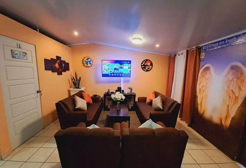 پانسیون Hostal Sol Y Luna   Hostel