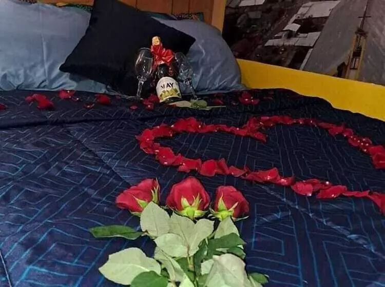 پانسیون Hostal Sol Y Luna   Hostel