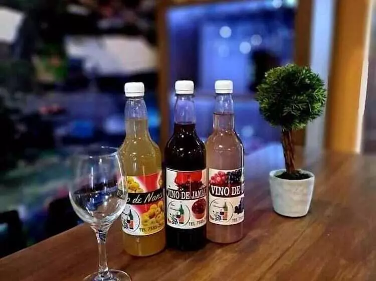 پانسیون Hostal Sol Y Luna   Hostel