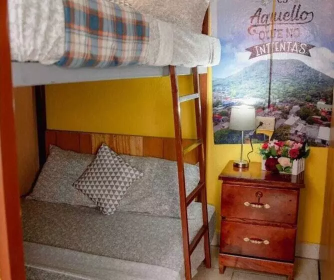 پانسیون Hostal Sol Y Luna   Hostel