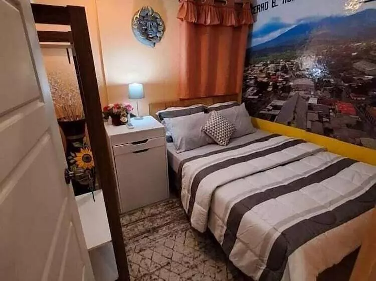 پانسیون Hostal Sol Y Luna   Hostel