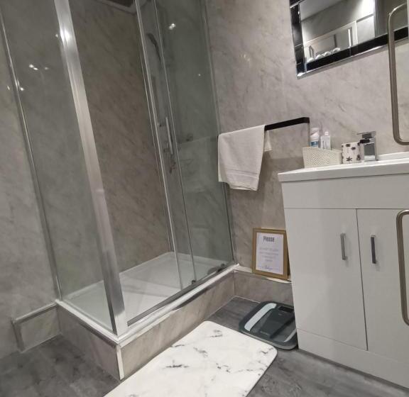 بنسيون Luxurious 4 Bed Adorable House In Willington