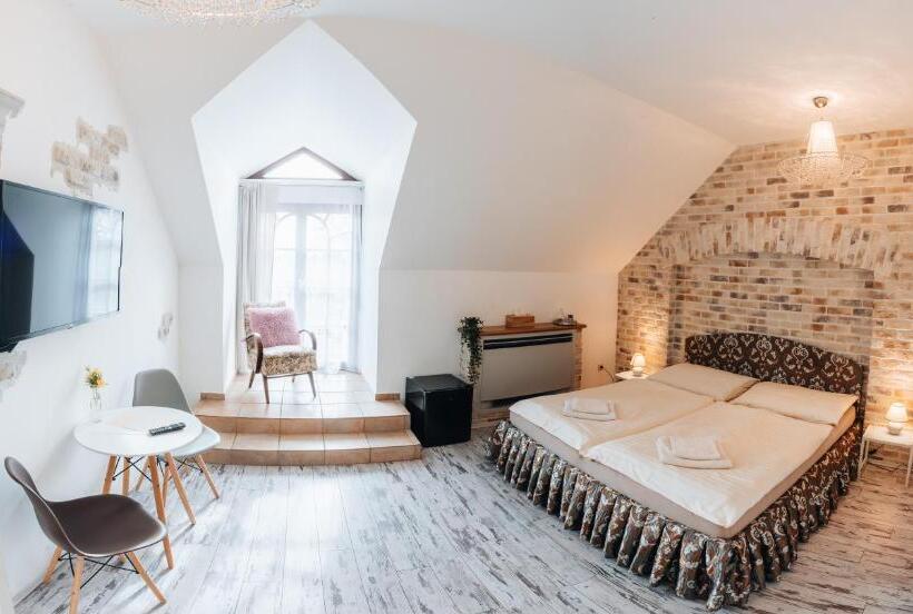 بنسيون Kastély Gróf Zichy