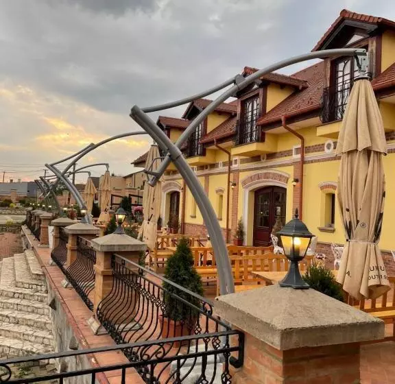 Majatalo Kastély Gróf Zichy