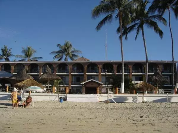 Costa Alegre Hotel & Suites