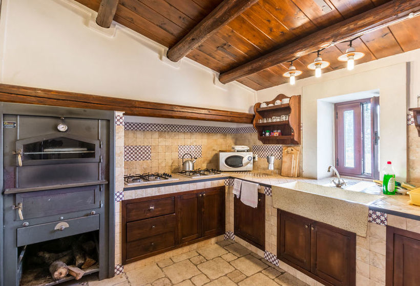 Country  Casina Di Grotta Di Ferro