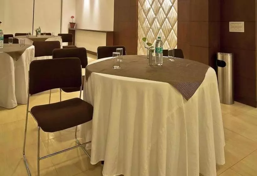 Hotel Pacific Inn Iffco Chowk