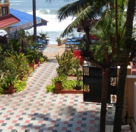 בית מלון כפרי Beach Florra Inn