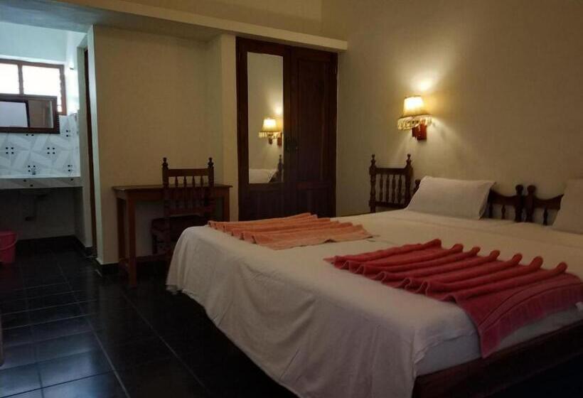 בית מלון כפרי Beach Florra Inn