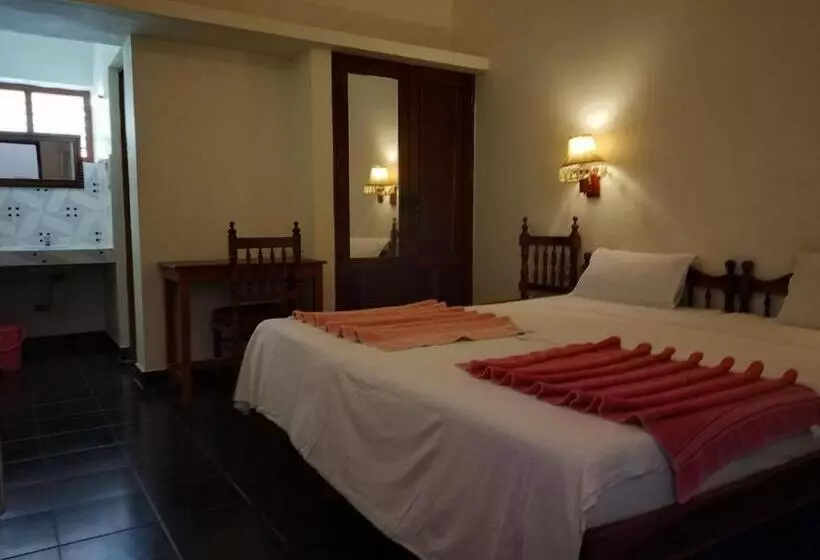 בית מלון כפרי Beach Florra Inn