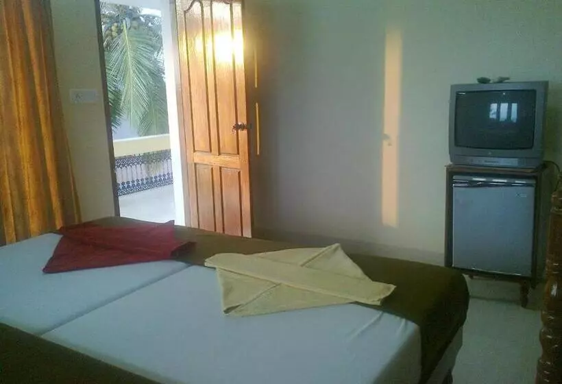 בית מלון כפרי Beach Florra Inn