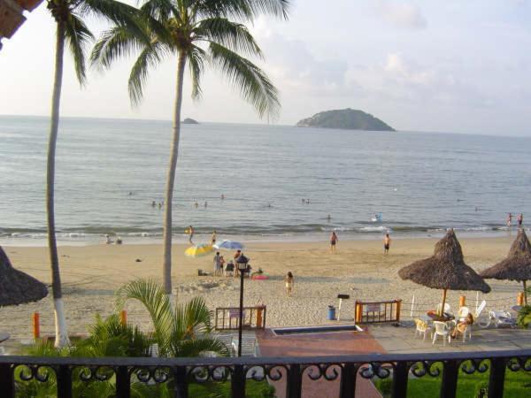 Costa Alegre Hotel & Suites