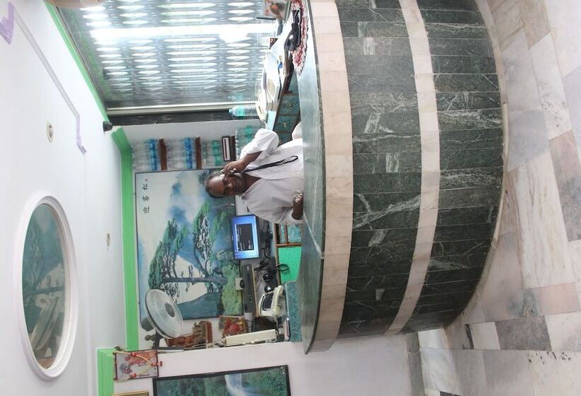 هتل Jeevak International