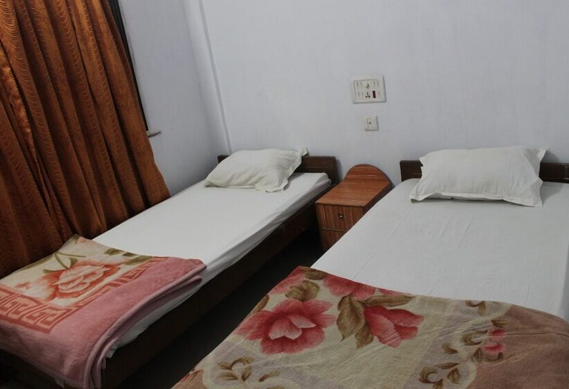 هتل Jeevak International