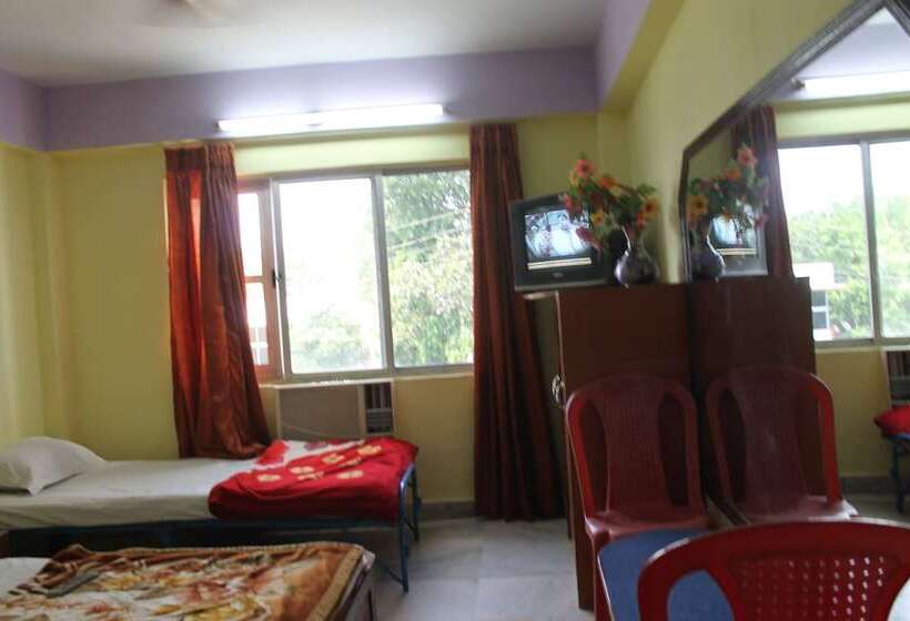 هتل Jeevak International