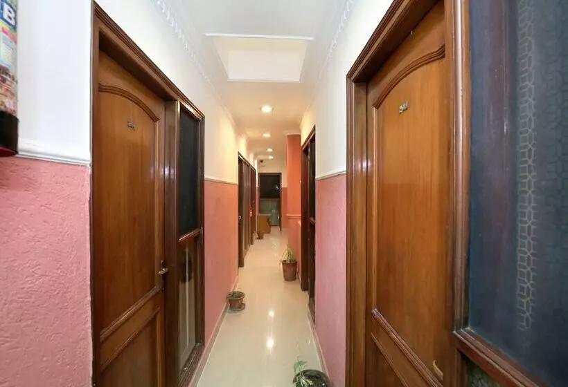 هتل Oyo Rooms Chandigarh Sector 7