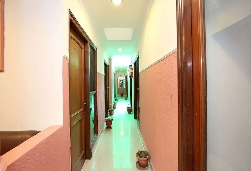 هتل Oyo Rooms Chandigarh Sector 7