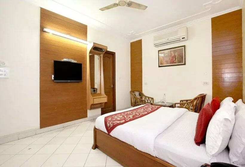 هتل Oyo Rooms Chandigarh Sector 7