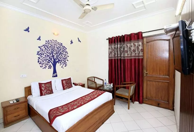 هتل Oyo Rooms Chandigarh Sector 7