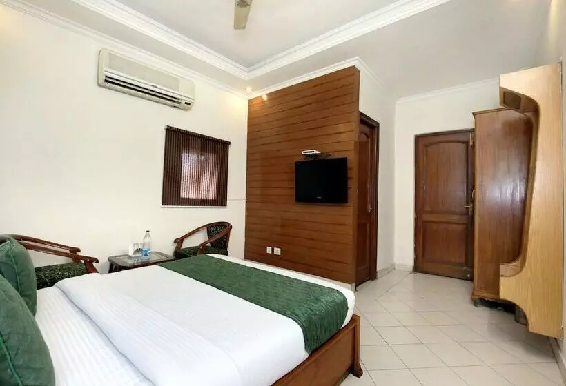 هتل Oyo Rooms Chandigarh Sector 7