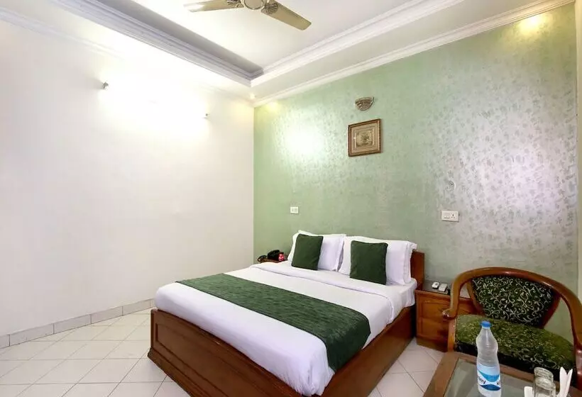 هتل Oyo Rooms Chandigarh Sector 7