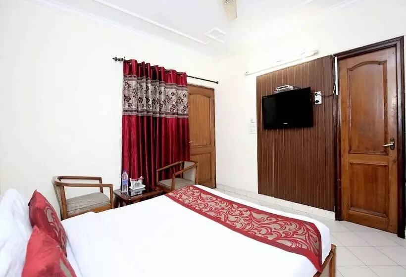 هتل Oyo Rooms Chandigarh Sector 7